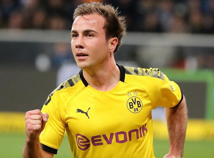  Sự nghiệp của Goetze được nâng tầm khi anh khoác áo Bayern Munich, sau đó ghi bàn thắng "vàng" giúp tuyển Đức vô địch World Cup 2014. Tuy vậy, Goetze bất ngờ bị chững lại vì mắc căn bệnh lạ. Anh trở lại Dortmund từ hè 2016 và chưa thể tìm lại chính mình. 