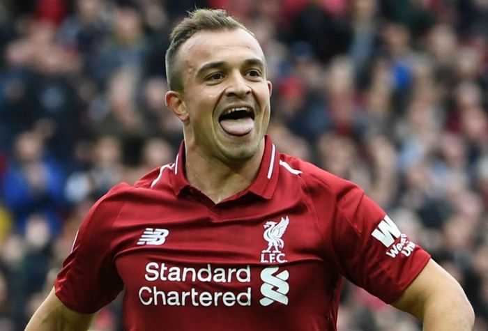  Shaqiri rời Bayern chỉ sau 3 mùa giải vì không có nhiều cơ hội ra sân. Anh tiếp tục thất bại tại Inter Milan, sau đó làm lại sự nghiệp tại Stoke City. Vào hè 2018, Shaqiri gia nhập Liverpool theo lời mời của HLV Juergen Klopp. “Messi Thụy Sĩ” cùng Liverpool vô địch Champions League 2018/19, nhưng chỉ đóng vai trò dự bị. 
