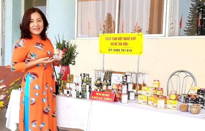 Sản phẩm tinh bột nghệ Bà Bé được giới thiệu tại một hội chợ. Ảnh: Lâm Nguyễn