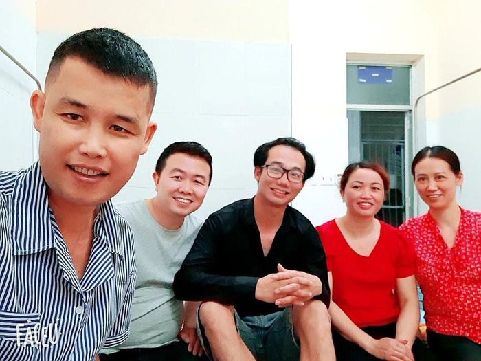 Hình ảnh Hiệp Gà và một số người bạn trong bệnh viện. 