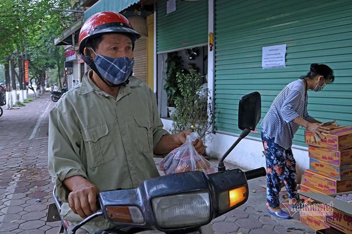 Bất kể ai, làm nghề gì nếu gặp khó khăn đều được nhận một phần quà từ những tấm lòng từ thiện.