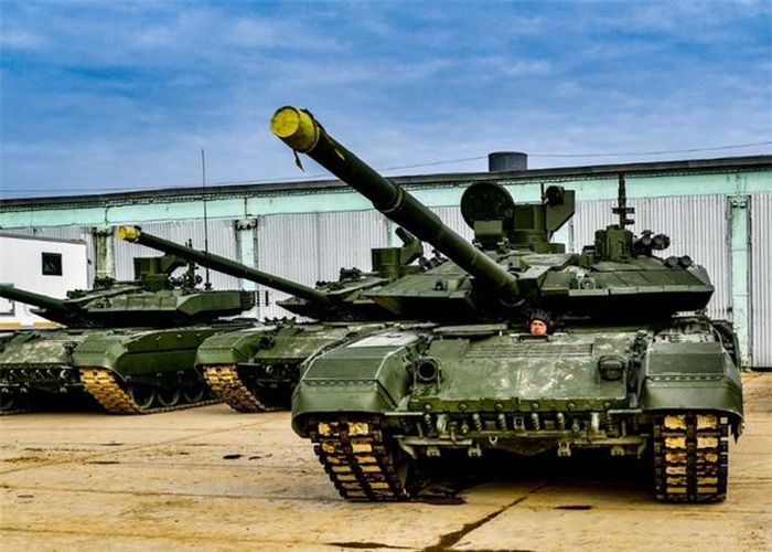  Câu trả lời đã có, đó chính là Sư đoàn bộ binh cơ giới cận vệ số 2 mang tên Tamanskaya. Được biết đây cũng là lô xe tăng sản xuất mới đầu tiên mà quân đội Nga tiếp nhận sau khoảng gần 2 thập kỷ chỉ nâng cấp chiến xa cũ. 