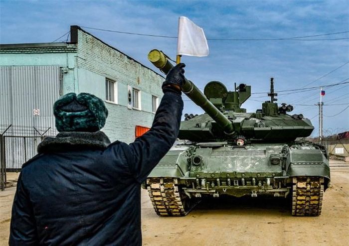  Xe tăng huyền thoại T-72 lần đầu tiên ra mắt công chúng tại cuộc duyệt binh diễn ra ngày 7/11/1977 cũng đã được lái bởi những chiến sĩ của Sư đoàn cận vệ Tamanskaya. 