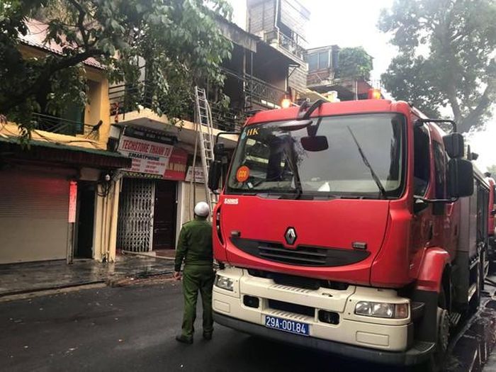 Lực lượng cứu hỏa nhanh chóng tiếp cận đám cháy tìm kiếm cứu nạn
