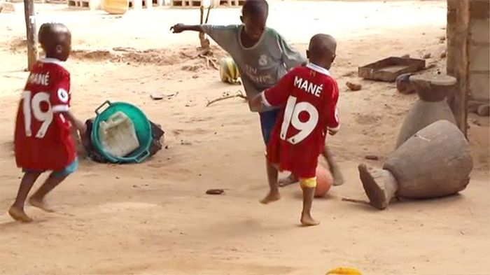 Mane đã là thần tượng của rất nhiều đứa trẻ ở Senegal, quê hương anh