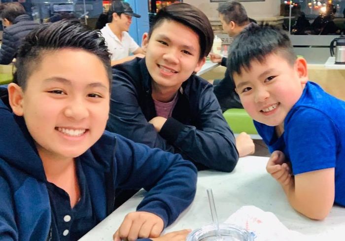 3 con trai của Bằng Kiều luôn yêu thương nhau.