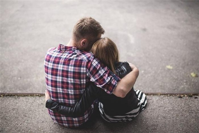  Giúp đỡ người khác. "Hạnh phúc được tìm thấy trong việc giúp đỡ người khác. "Việc cho đi thực sự tốt hơn việc tiếp nhận, và nghiên cứu khoa học đã ủng hộ quan niệm rằng làm những việc tốt cho người khác có thể dẫn đến hạnh phúc lâu dài". 