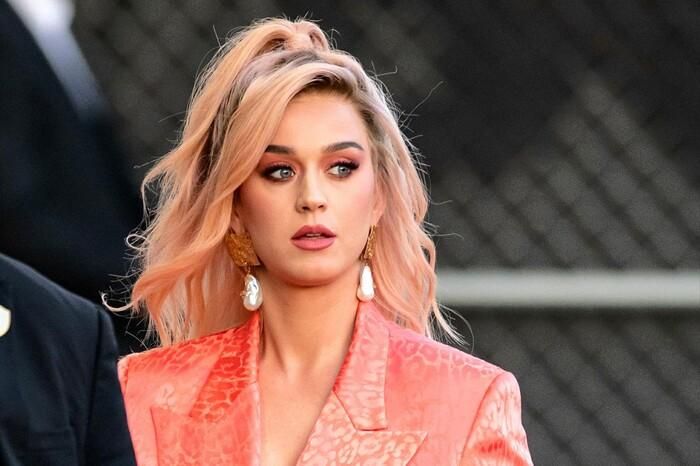 Sau màn tiết lộ bất ngờ trên, nhiều lời đồn thổi liên quan đến Katy Perry sẽ chính thức “nghỉ hưu” đã được lan truyền xung quanh làng nhạc Âu Mỹ và mới gần đây, nữ nghệ sĩ đã lên tiếng đính chính về sự việc này.