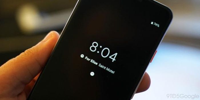  Cũng nhờ màn hình OLED mà Pixel 3a hỗ trợ chế độ Always-on giúp người dùng xem nhanh các thông tin về thời gian, thời tiết và thông báo mới khi màn hình đang tắt mà không cần cầm điện thoại. Còn với iPhone SE 2020, người dùng cần nhấc máy lên để màn hình tự sáng. Ảnh: 9to5Google. 