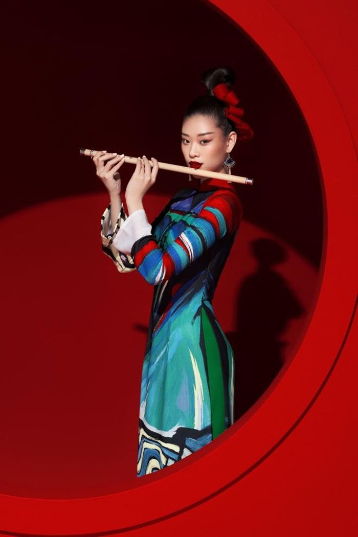 Hoa hậu Khánh Vân trong các thiết kế Áo dài Liên Hương