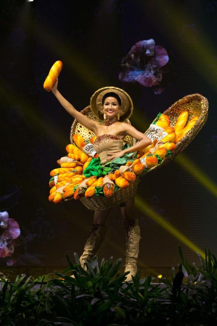 Bánh Mì (H'Hen Niê - Miss Universe 2018)