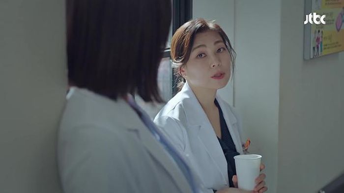 ... nhưng thực ra Myung Sook theo dõi Sun Woo và báo tin cho Tae Oh