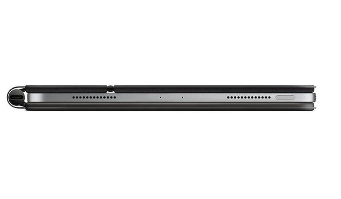 Bàn phím bản 11 inch này nặng 601gr và khi kết hợp cùng máy thì tổng cộng là 1.072gr. Đối với bản 12,9 inch con số này là 701gr, lắp vào iPad Pro 2020 12,9" sẽ có con số lên đến 1351gr.
