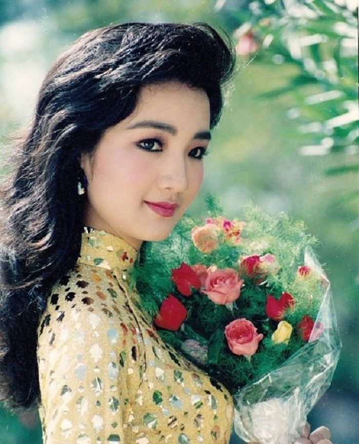 Giáng My đăng quang Hoa hậu Đền Hùng năm 1989. Thời điểm đăng quang, Giáng My đang học Nhạc viện Hà Nội. Sau khi đăng quang và tốt nghiệp Nhạc viện Hà Nội, Giáng My chính thức dấn thân vào làng giải trí.