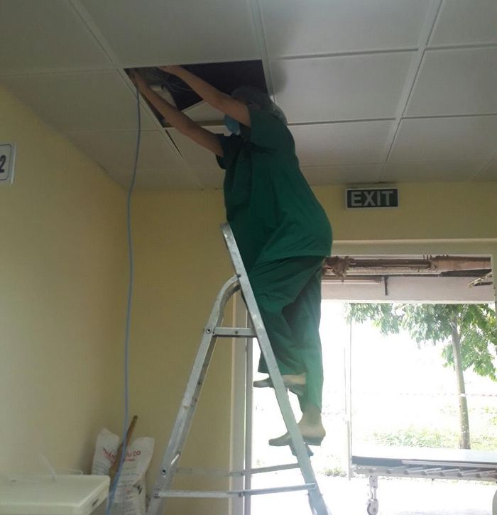 Có khi còn là thợ điện "bất đắc dĩ" trong khu cách ly