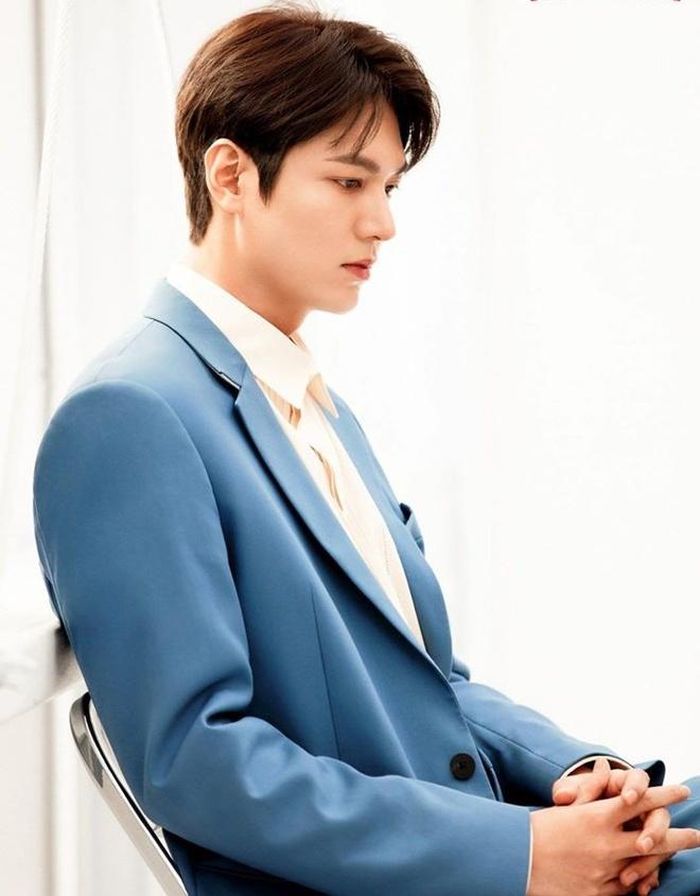  Lee Min Ho cũng có những khung hình riêng, thể hiện biểu cảm khác nhau trên gương mặt nhằm xóa bỏ ý kiến khán giả về nét diễn mang dáng dấp phim thần tượng 10 năm trước, nhàm chán và nhạt nhẽo trong phim Quân vương bất diệt. 