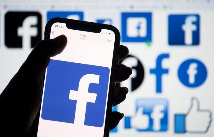  Chỉ cần bạn bè sử dụng Facebook, nhiều khả năng bạn đã có một hồ sơ bóng tối trên nền tảng này. Ảnh: Forbes. 
