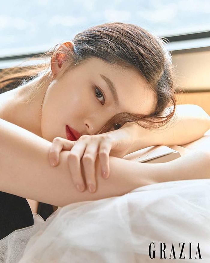 Hình ảnh Han So Hee trên tạp chí Grazia