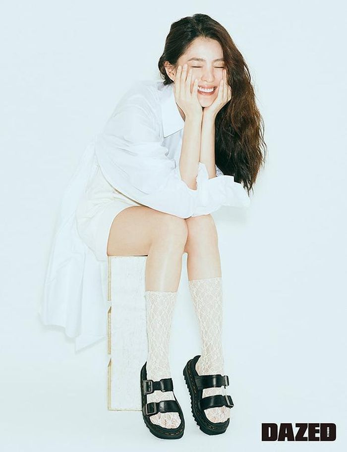 Hình ảnh Han So Hee trên tạp chí Dazed