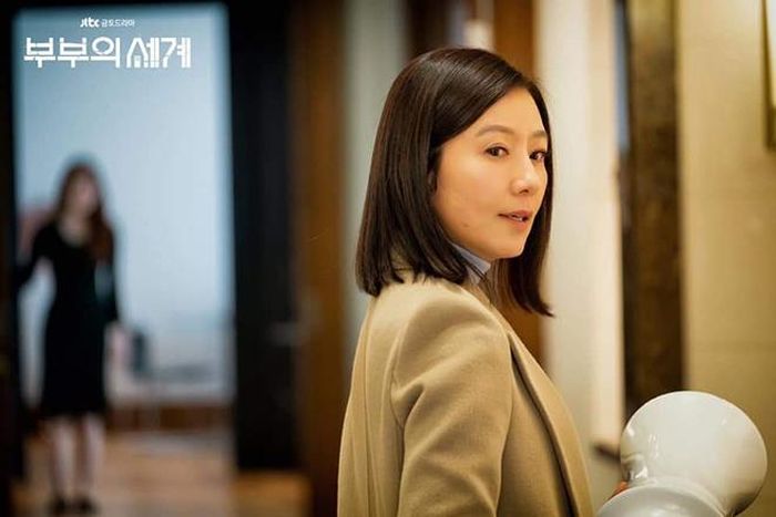 Sun Woo tới tận nhà Da Kyung cùng Tae Oh để phơi bày chuyện ngoại tình