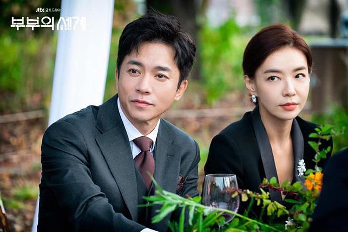 Je Hyuk thì lăng nhăng và cơ hội, còn vợ anh ta - Ye Rim tốt bụng nhưng yếu đuối
