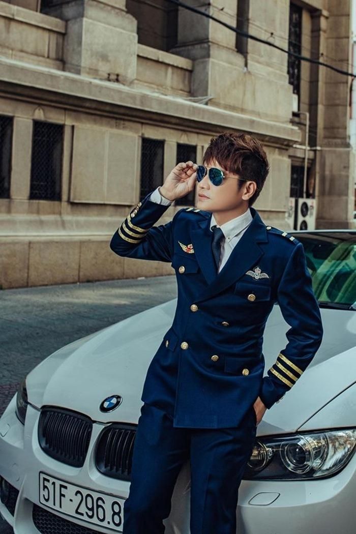 Mới đây, Lương Gia Huy tiết lộ anh và DJ Chích Chòe đã chính thức đường ai nấy đi sau gần 10 năm gắn bó. Trên trang cá nhân, anh tự an ủi bản thân: "Ngoài kia đất trời bao la đang rực rỡ. Thông tin dịch bệnh cũng khả quan hơn. Sau cơn mưa trời lại phải sáng. Là đàn ông quan trọng nhất là sự nghiệp. Gạt mọi thứ qua một bên. Ta hãy tiến lên nào". Hiện cặp đôi chưa thỏa thuận xong quyền nuôi con và các vấn đề liên quan.