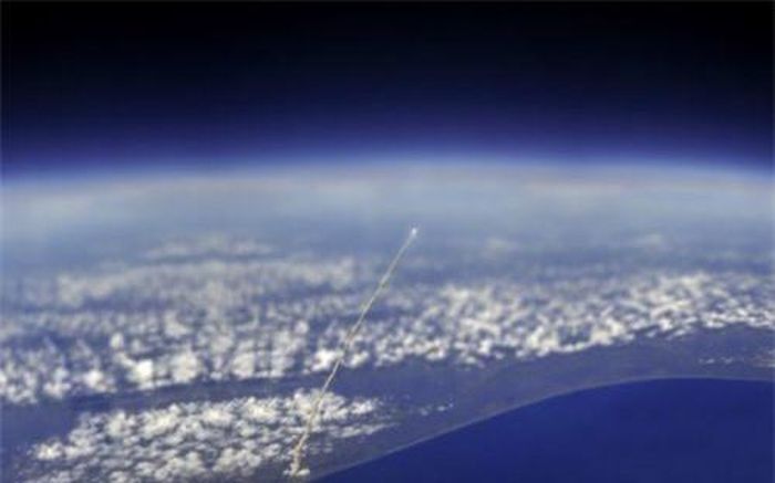 Một cuộc phóng tên lửa không gian nhìn từ trạm ISS.