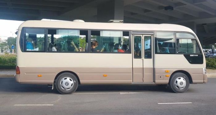 Đại tá Phan Văn Chương - Phó Chủ nhiệm Hậu cần Quân khu 9 cho biết, Bộ tư lệnh Quân khu 9 đã bố trí 22 phương tiện để đưa công dân về khu vực cách ly tập trung. Để đảm bảo giữ khoảng cách an toàn cho các công dân thì mỗi xe chỉ chở từ 50 đến 60% số ghế.