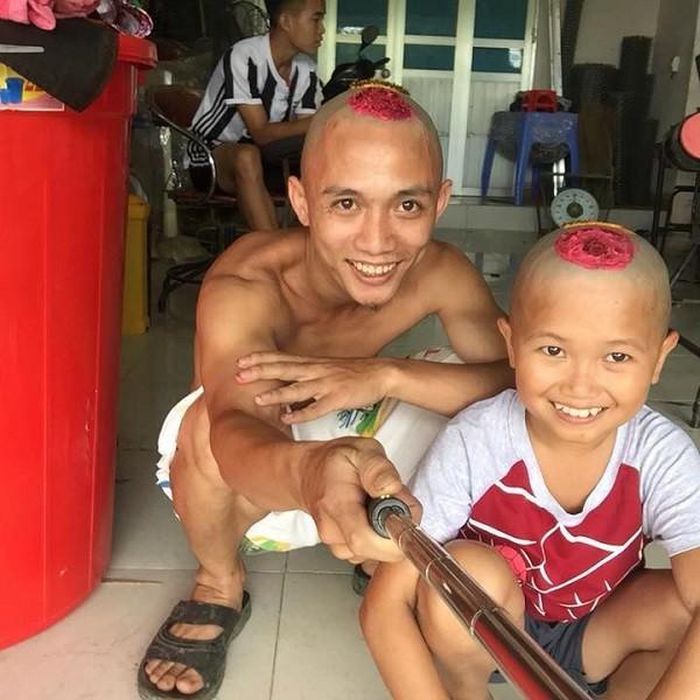 Trước đó, trang phân tích Socialable từng ước tính doanh thu của kênh Ẩm thực Tam Mao có thể từ 15.000 - 240.000USD/tháng (khoảng 350 triệu - 5,6 tỷ đồng). Tuy nhiên các Youtuber ở Việt Nam sẽ chỉ đạt mức thấp nhất, đồng nghĩ với việc chỉ riêng với kênh chính này anh em Tam Mao cũng có thể thu về khoảng 350 triệu/tháng.