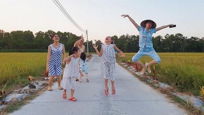 Ngô Thanh Vân ăn mừng việc nới lỏng giãn cách xã hội bằng những bức hình hài hước khiến các fan thích thú.