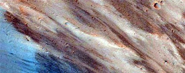 Tầng đá móng ở khu vực Capri Chasma