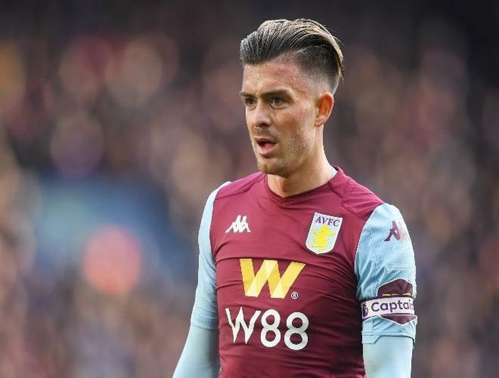  2. Jack Grealish - Đội trưởng của Aston Villa bất chấp lệnh cách ly, tiệc tùng tại nhà một người bạn đến 4h sáng, sau đó lái xe đâm vào 3 chiếc xe khác đang đỗ bên đường. Đáng nói là trước đó vài giờ, chính Grealish còn lên mạng... khuyên mọi người tự cách ly tại nhà. 
