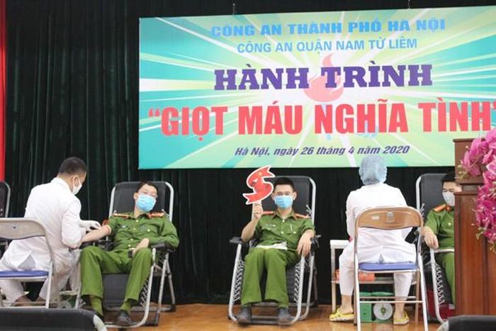 Hàng trăm CBCS - CAQ Nam Từ Liêm đã hưởng ứng chương trình