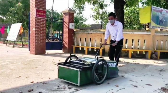 Sản phẩm xe quét và gom rác của thầy Phan Hữu Tùng