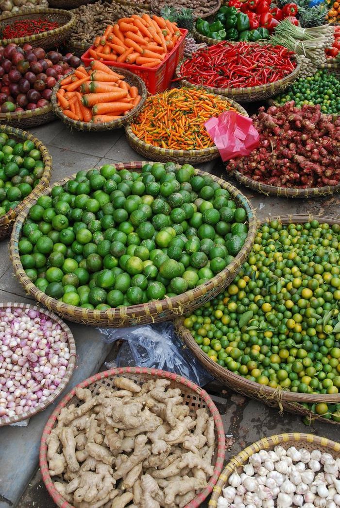 Ngoài những món ăn đặc trưng nổi tiếng của Hà Nội, bài viết còn gợi ý đến tour ẩm thực tại chợ đầu mối