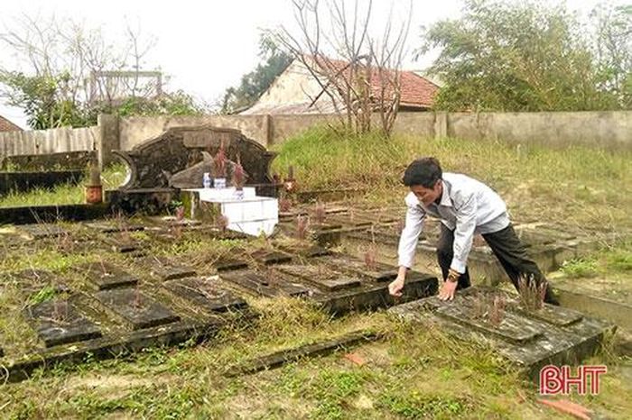 Khu nghĩa trang cá Ông là nơi ngư dân thường xuyên tới thắp hương trước khi đi biển