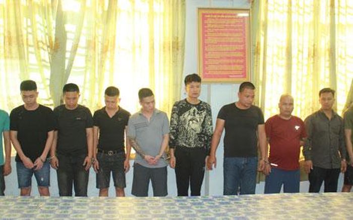Bắt giữ các đối tượng tham gia đánh bạc ở xã Trung Minh, TP Hòa Bình. 