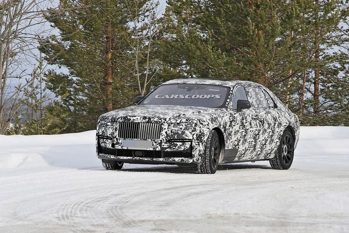  Sau khi phiên bản tiêu chuẩn trình làng, phiên bản trục cơ sở kéo dài của Rolls-Royce Ghost cũng sẽ tham gia vào danh mục sản phẩm, với không gian nội thất rộng rãi hơn. 