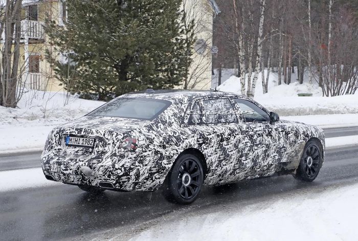  Nếu không có đại dịch Covid-19, Rolls-Royce Ghost 2021 dự kiến ra mắt vào nửa cuối năm nay. Tại thời điểm này Rolls-Royce vẫn chưa xác nhận khoảng thời gian cụ thể ra mắt thế hệ thứ hai của dòng Ghost. Tuy nhiên, Rolls-Royce muốn Ghost 2021 trình làng càng sớm càng tốt để duy trì đà bán hàng đang tăng trưởng. 