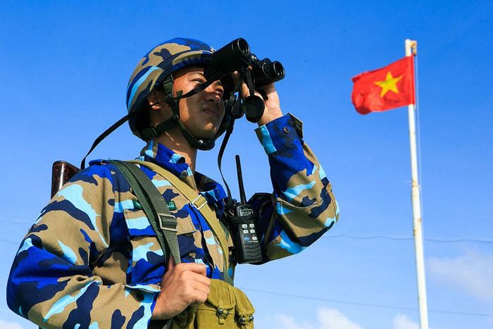 Các chiến sĩ hải quân luôn chắc tay súng bảo vệ biển, đảo quê hương. Ảnh: Trọng Hải