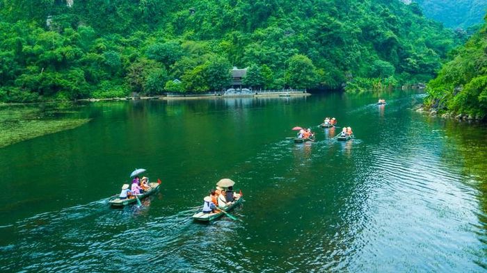 Du lịch Ninh Bình mở cửa đón chào du khách thập phương 