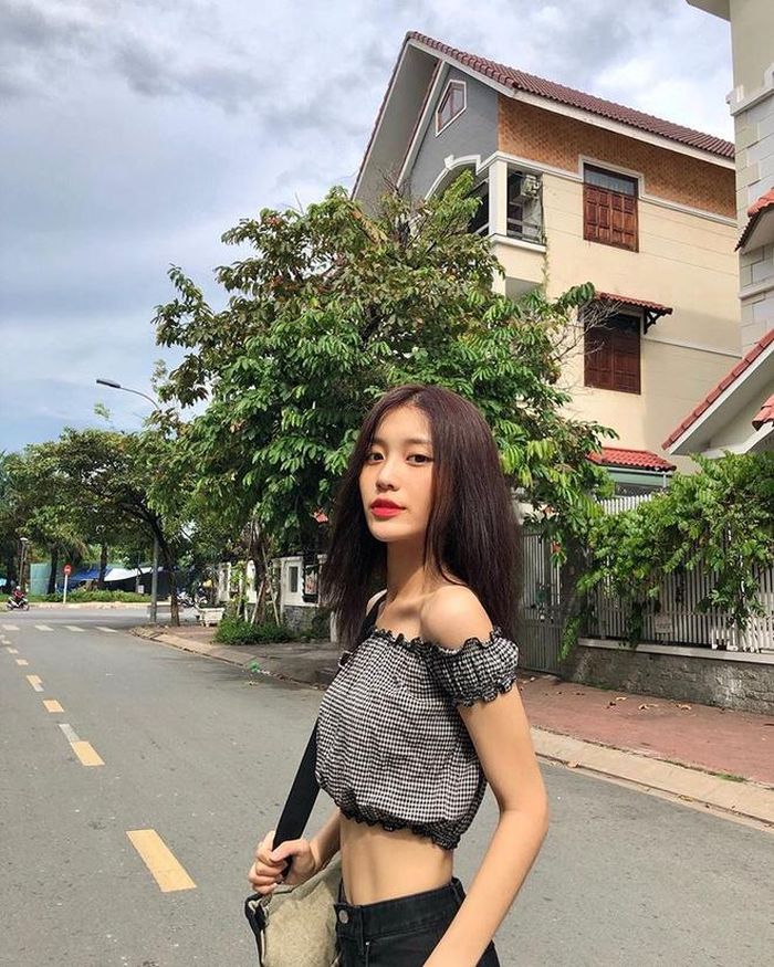 Sara tâm sự rằng việc sở hữu cơ thể cân đối, khỏe mạnh sẽ giúp mọi người có cuộc sống vui vẻ, lạc quan hơn nhiều. Chính bản thân cô cũng cảm thấy tự tin với vóc dáng "mình hạc xương mai" hiện nay. Nữ ca sĩ còn vui vẻ khuyên thêm: "Các bạn phải giảm cân thật khoa học. Đừng nhịn ăn để ép cân, cần có thời gian chứ không là 'dục tốc bất đạt' đó nhé". 