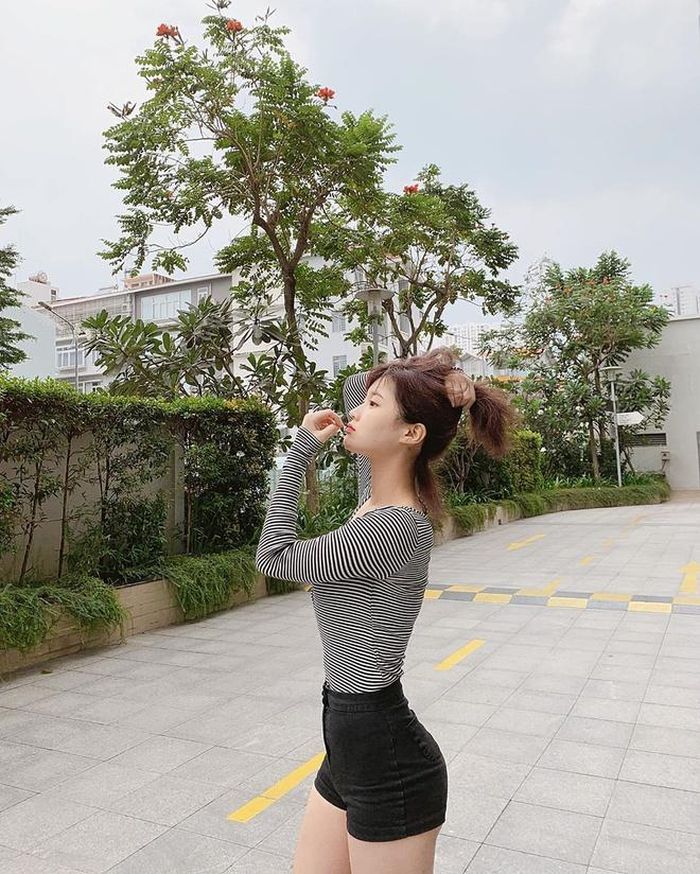  Ở tuổi 19, Han Sara đã sở hữu thân hình mảnh mai với ba vòng đáng mơ ước. Là người từng trải qua, cô động viên các bạn còn ở độ tuổi vị thành niên có ý định giảm cân: "Chúng ta ai cũng có quyền được đẹp hơn mỗi ngày. Do vậy, nếu như các bạn tìm được phương pháp phù hợp với bản thân mà không gây ảnh hưởng đển sức khỏe thì Sara rất hoan nghênh". 