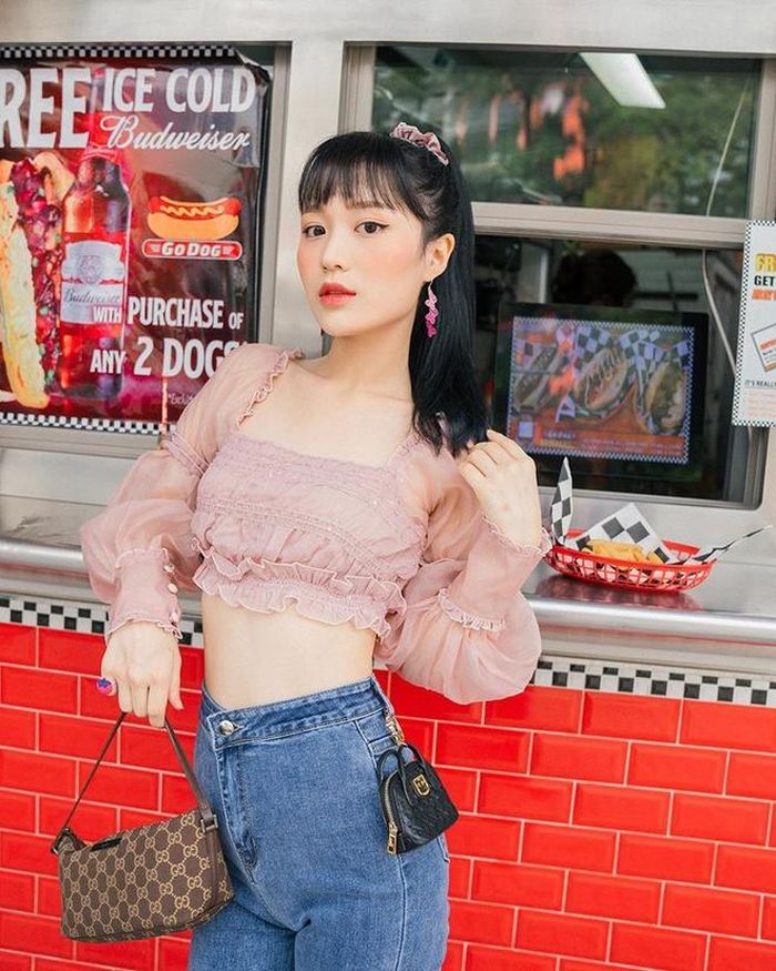 Giọng ca Let me go cho hay cô vốn là người có "tình yêu bất diệt" dành cho đồ ăn, cộng thêm sở hữu "bao tử đại dương". Vì thế, việc giảm cân càng trở nên thách thức, đòi hỏi quyết tâm lớn. 10X phải từ bỏ những món đồ ăn vặt như trà sữa, bánh ngọt... và liên tục tìm kiếm phương pháp phù hợp với bản thân để đảm bảo vừa giảm được cân, vừa giữ gìn sức khỏe. 