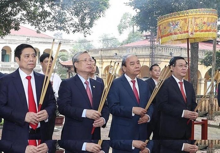 Thủ tướng Nguyễn Xuân Phúc và các đồng chí lãnh đạo Đảng, Nhà nước dâng hương tại điện Kính Thiên, Hoàng thành Thăng Long