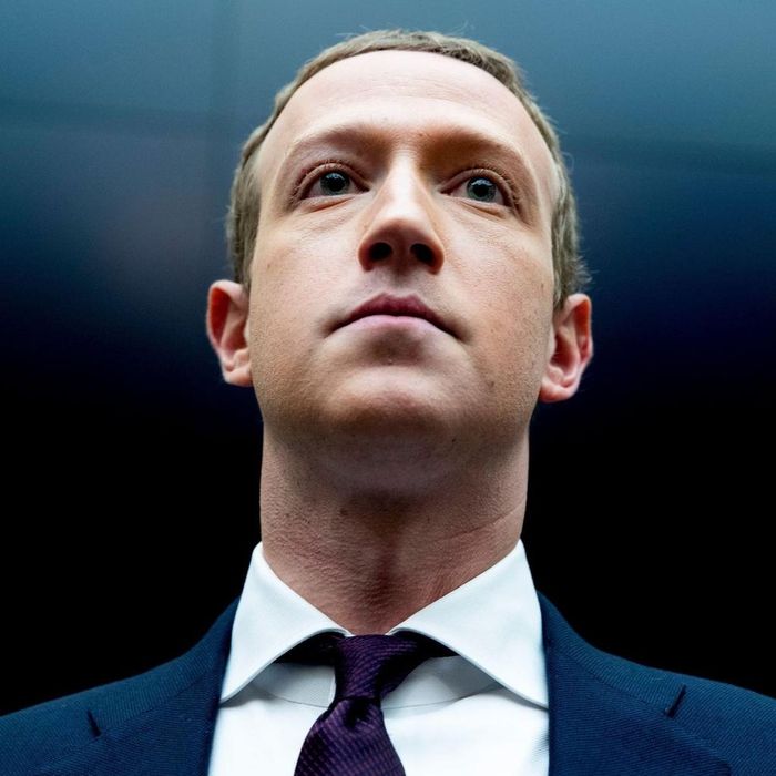  Mark Zuckerberg có thể thiếu đi những người nhìn nhận được điểm yếu của Facebook trong giai đoạn tới. Ảnh: WSJ. 