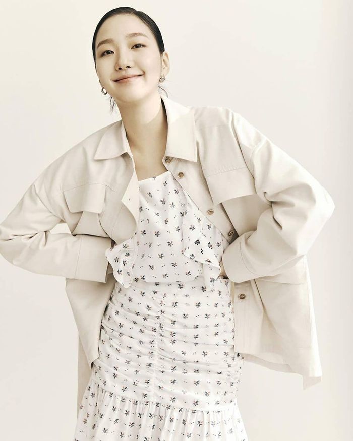 Tuy nhiên, lối diễn xuất tự nhiên đầy thu hút của Kim Go Eun đã chứng minh cô hoàn toàn có thể đứng vị thế top diễn viên hàng đầu xứ Hàn hiện nay và sánh đôi cùng các nam thần đình đám Kbiz.