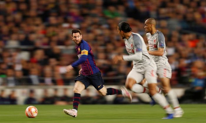  Virgil van Dijk có thể là trung vệ số một thế giới, nhưng điều đó chẳng có nghĩa lý gì vào ngày Messi trở thành phiên bản tốt nhất của bản thân. Ảnh: Getty Images. 