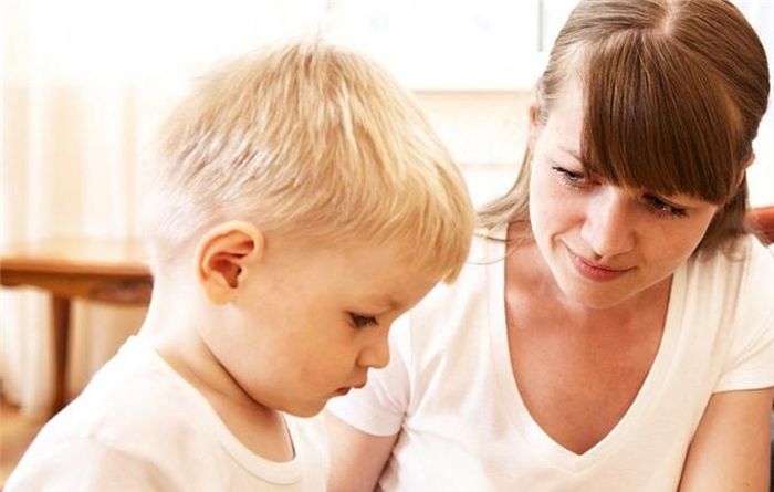  Cảm thấy khủng hoảng khi so sánh con bạn với những đứa trẻ khác: Đừng lo lắng khi con bạn là đứa trẻ cuối cùng biết nói bởi sự phát triển của những đứa trẻ rất khác nhau. Mọi thứ sẽ đến vào đúng thời điểm của nó. 