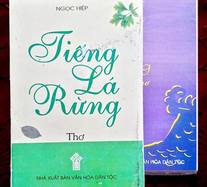 Tập thơ “Tiếng Lá Rừng” của nhà thơ Ngọc Hiệp.